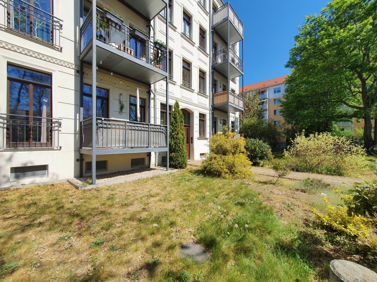 RESERVIERT: *** Seltene Gelegenheit in der Südvorstadt ** idyllisch gelegen * 2 Balkone * Parkett * Stellplatz