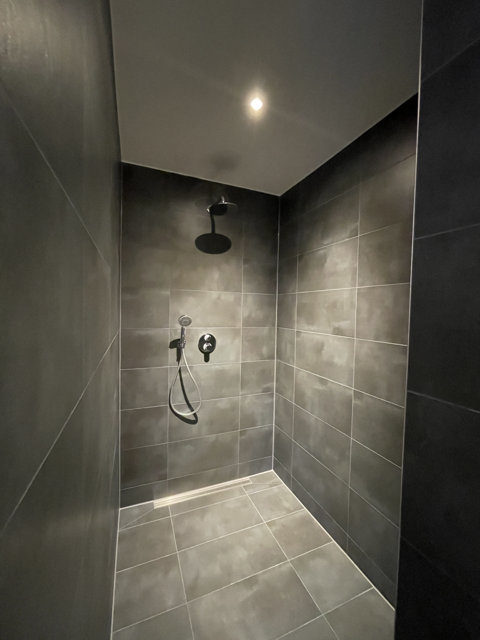 VERMIETET: Traumhafte 4-Raumwohnung ** Terrasse ** Einbauküche ** Tiefgarage