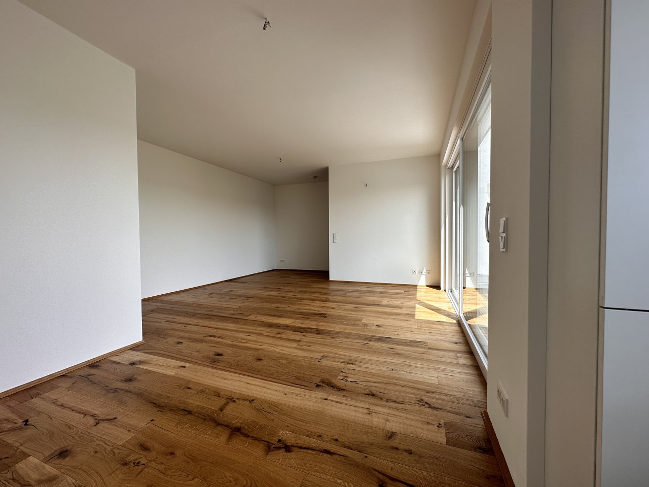 Neubau ** große Dachterrasse ** großer Balkon * EBK * TG-Stellplatz
