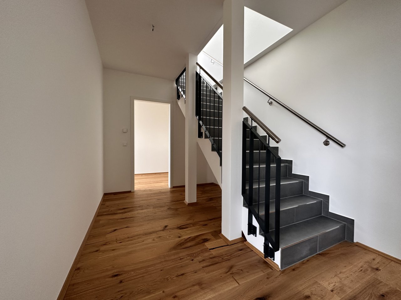 Neubau ** große Dachterrasse ** großer Balkon * EBK * TG-Stellplatz