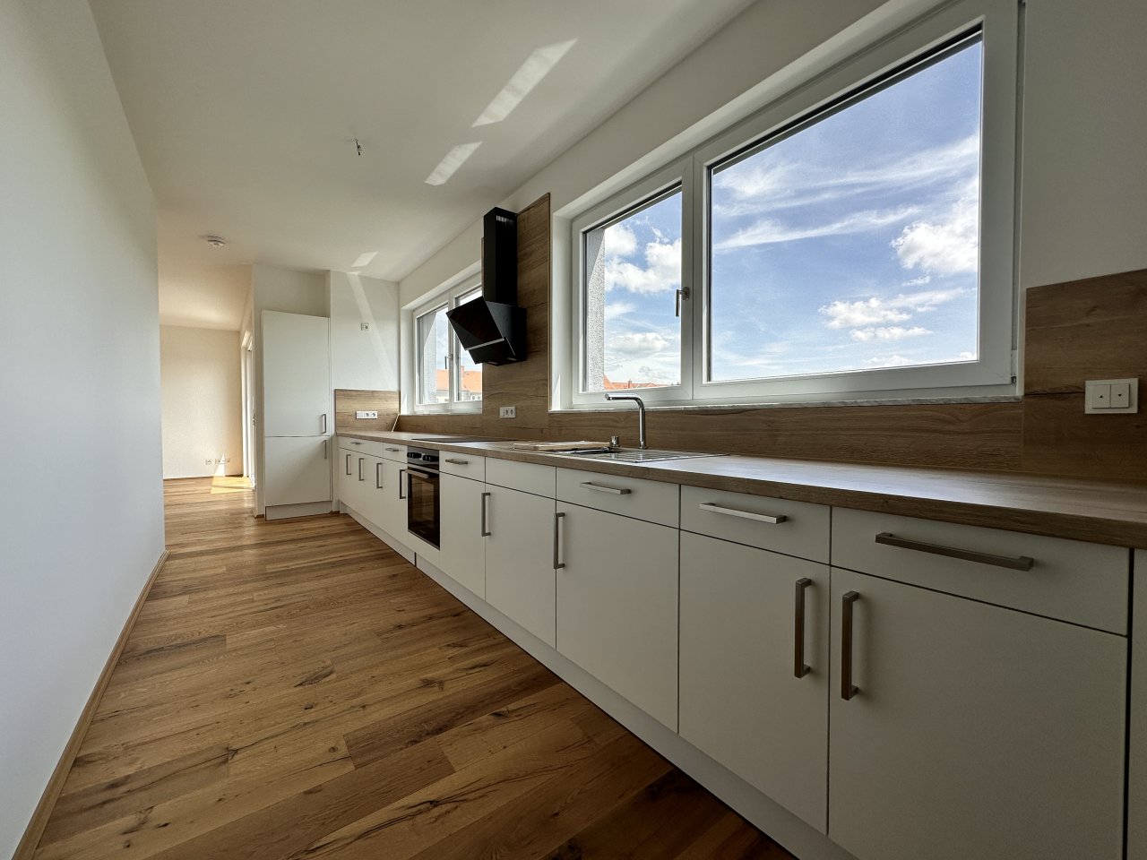 Neubau ** große Dachterrasse ** großer Balkon * EBK * TG-Stellplatz