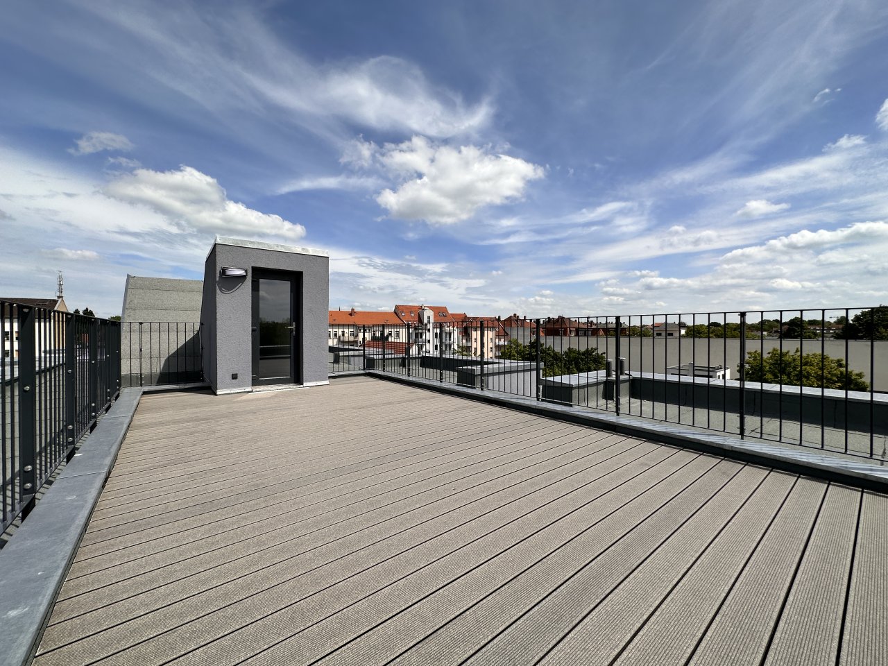Neubau ** große Dachterrasse ** großer Balkon * EBK * TG-Stellplatz