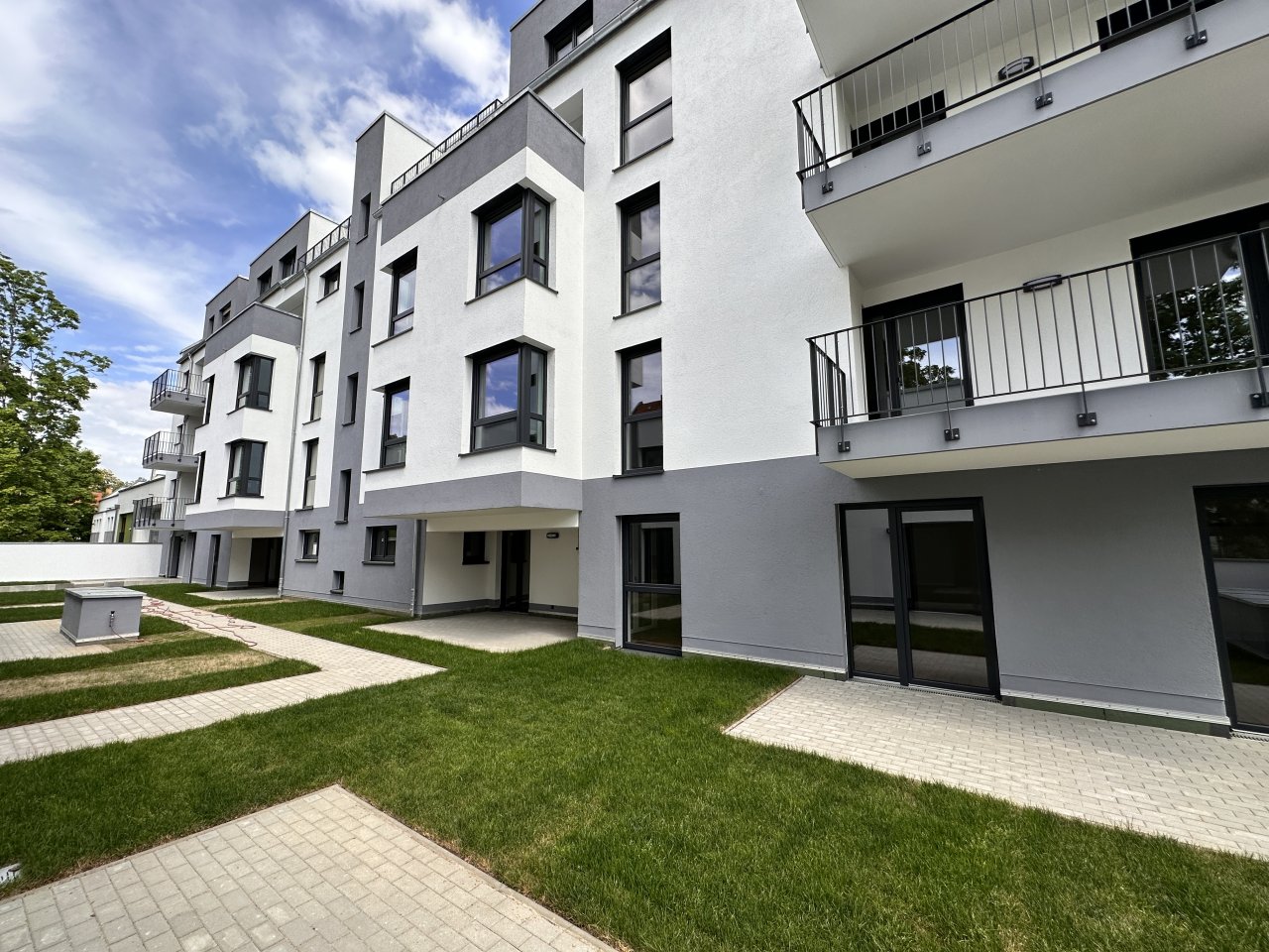 Neubau ** große Dachterrasse ** großer Balkon * EBK * TG-Stellplatz