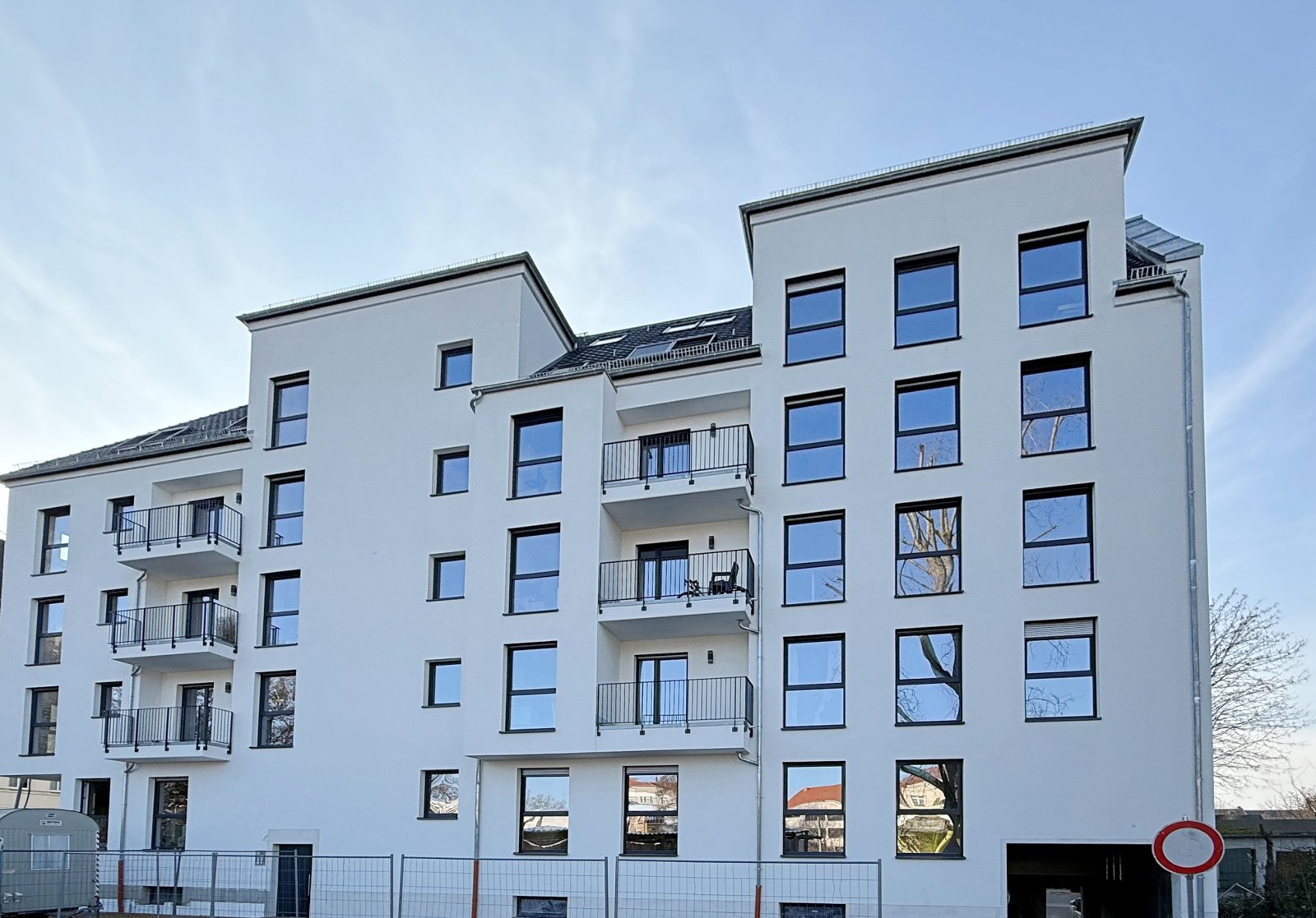 VERMIETET: ** ERSTBEZUG am Park ** Neubau ** 4-Raum WE ** großer Balkon ** Einbauküche ** Lift