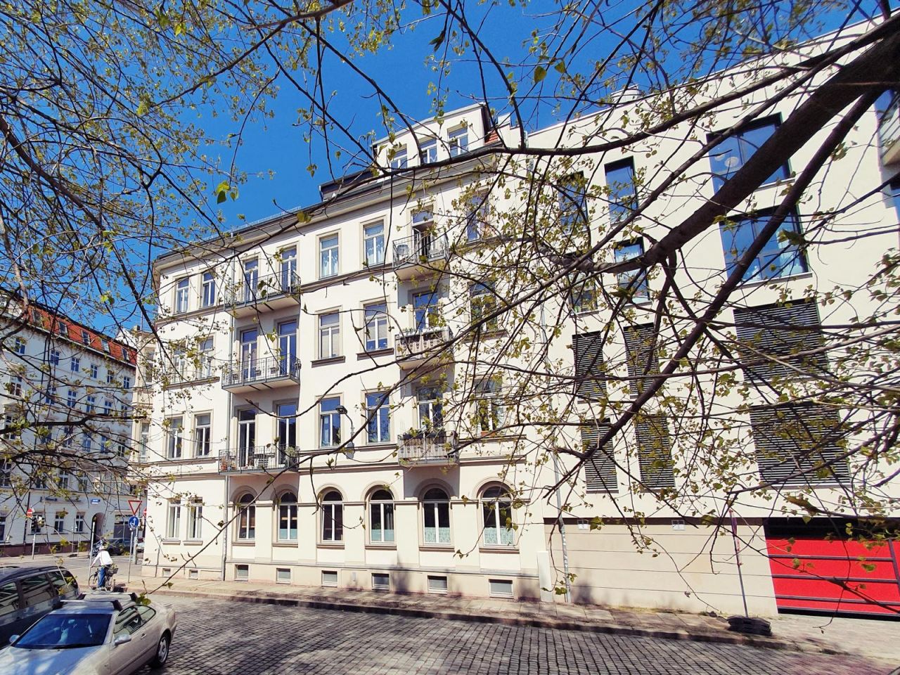 VERKAUFT:** vermietete 3-Raumwohnung im Zentrum-Süd ** Parkett ** Balkon