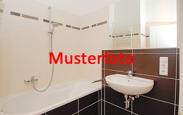 VERKAUFT:** vermietete 3-Raumwohnung im Zentrum-Süd ** Parkett ** Balkon