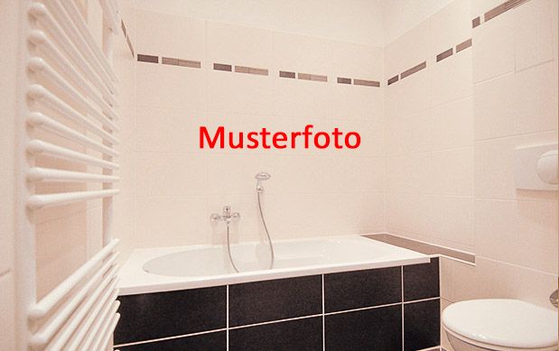 VERKAUFT:** vermietete 3-Raumwohnung im Zentrum-Süd ** Parkett ** Balkon