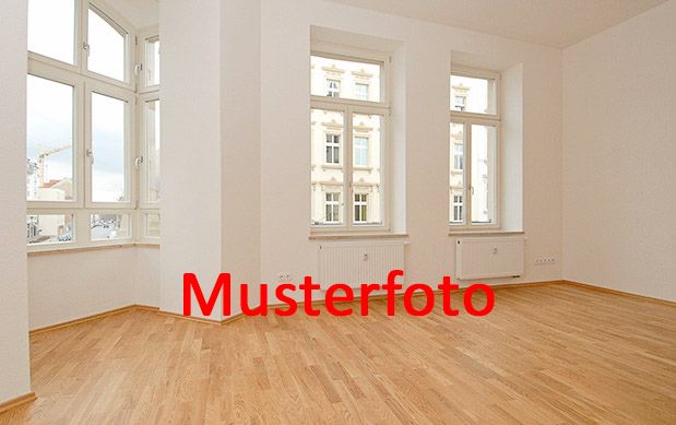 VERKAUFT:** vermietete 3-Raumwohnung im Zentrum-Süd ** Parkett ** Balkon