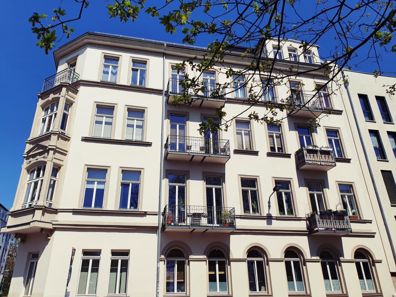 VERKAUFT:** vermietete 3-Raumwohnung im Zentrum-Süd ** Parkett ** Balkon