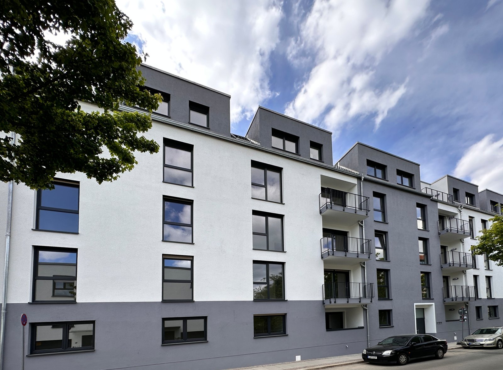 VERMIETET: Traumhafte 4-Raumwohnung ** Terrasse ** Einbauküche ** Tiefgarage