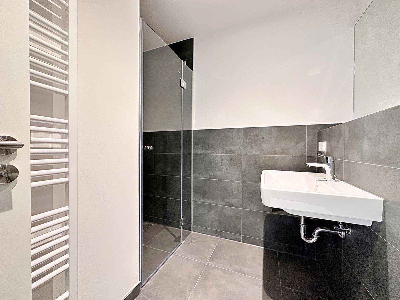 VERMIETET: Traumhafte 4-Raumwohnung ** Terrasse ** Einbauküche ** Tiefgarage