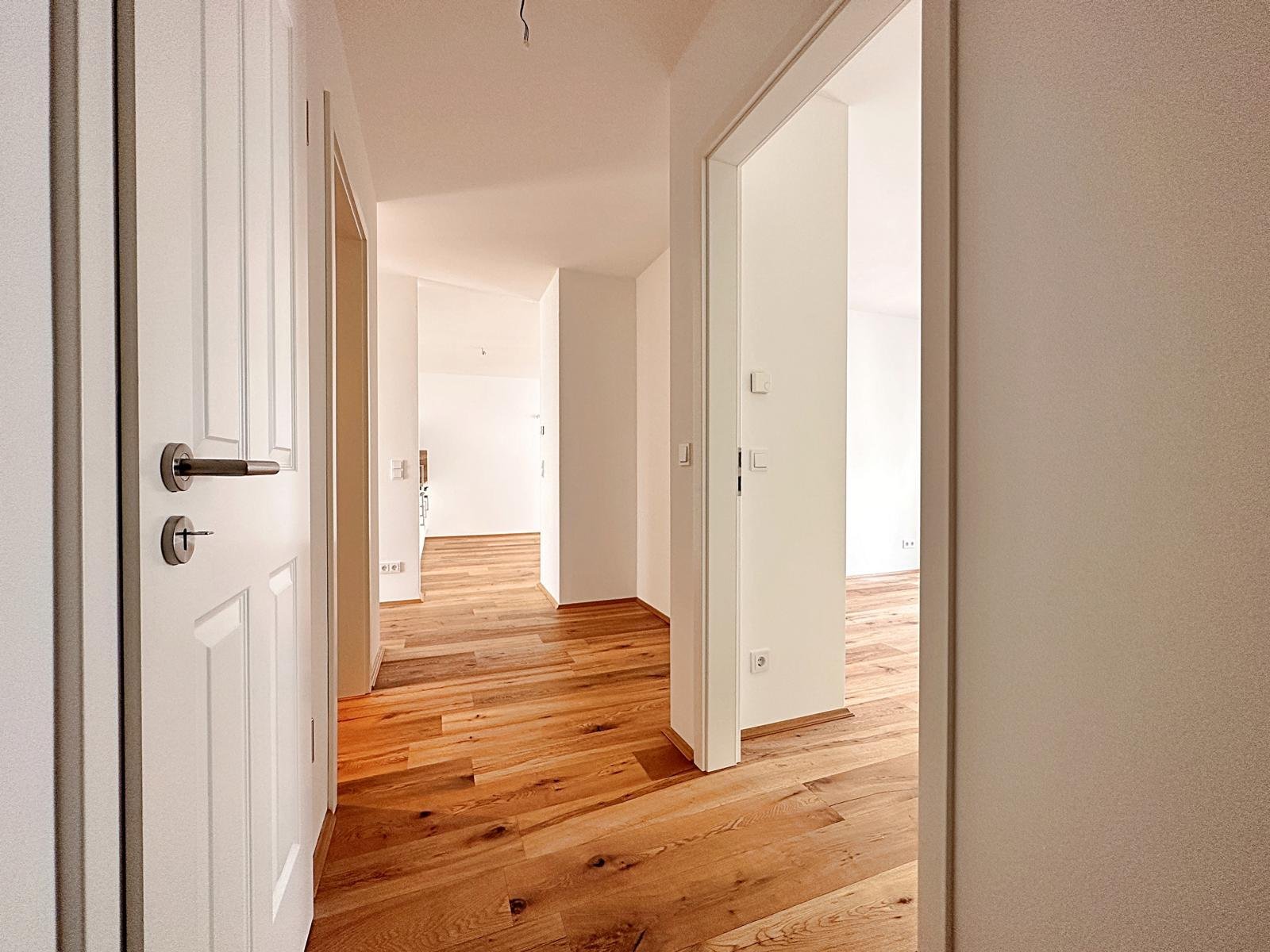 VERMIETET: Traumhafte 4-Raumwohnung ** Terrasse ** Einbauküche ** Tiefgarage