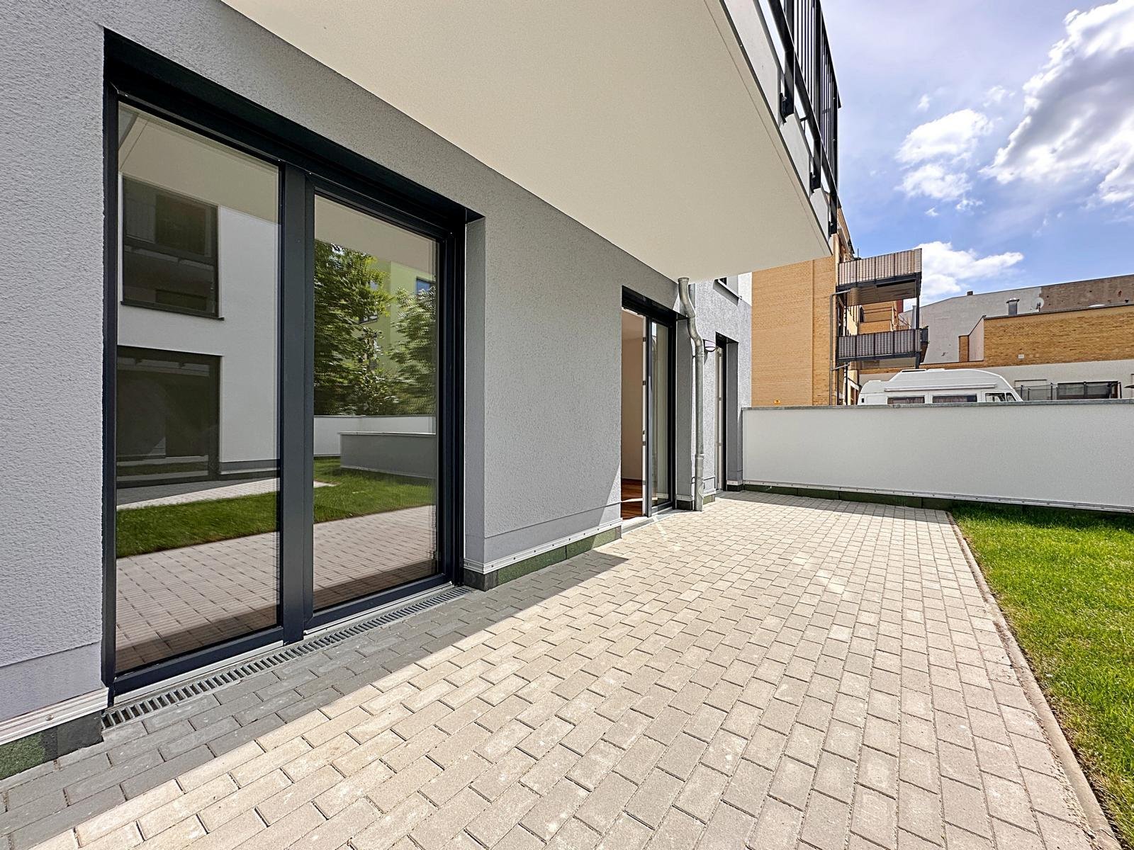 VERMIETET: Traumhafte 4-Raumwohnung ** Terrasse ** Einbauküche ** Tiefgarage