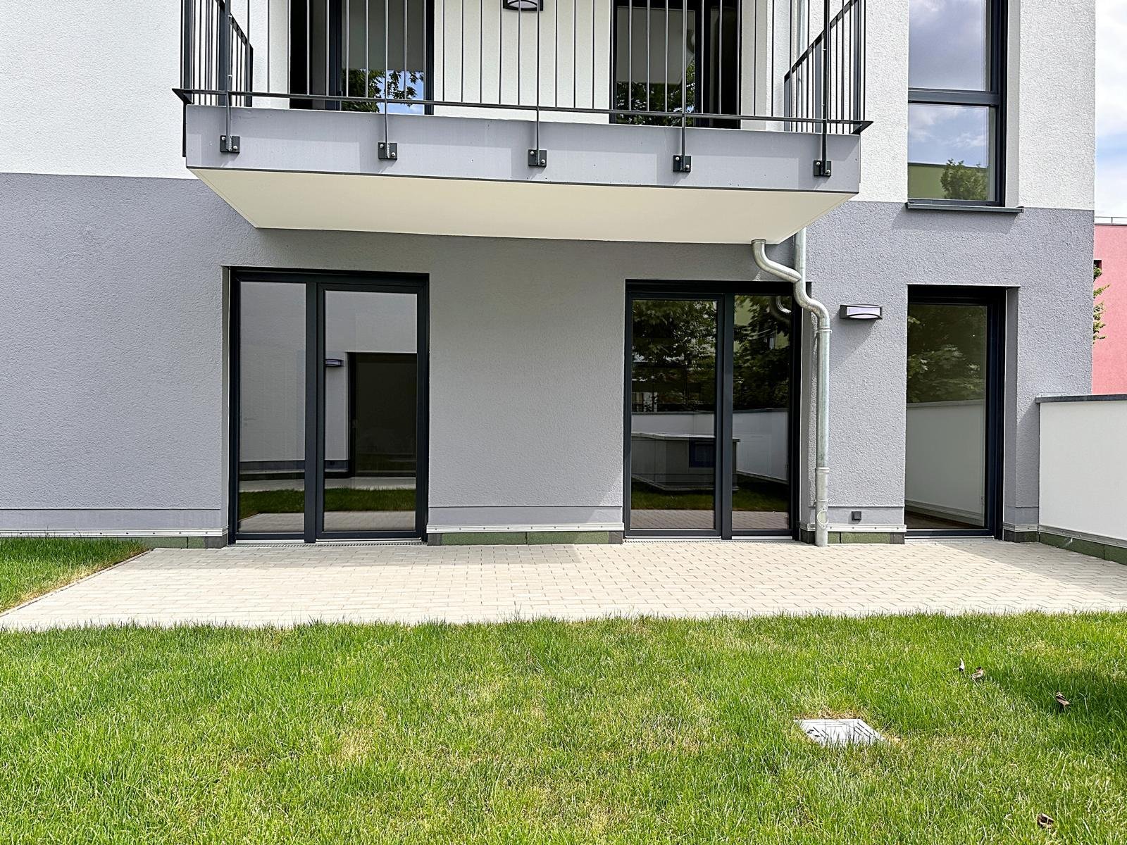 VERMIETET: Traumhafte 4-Raumwohnung ** Terrasse ** Einbauküche ** Tiefgarage