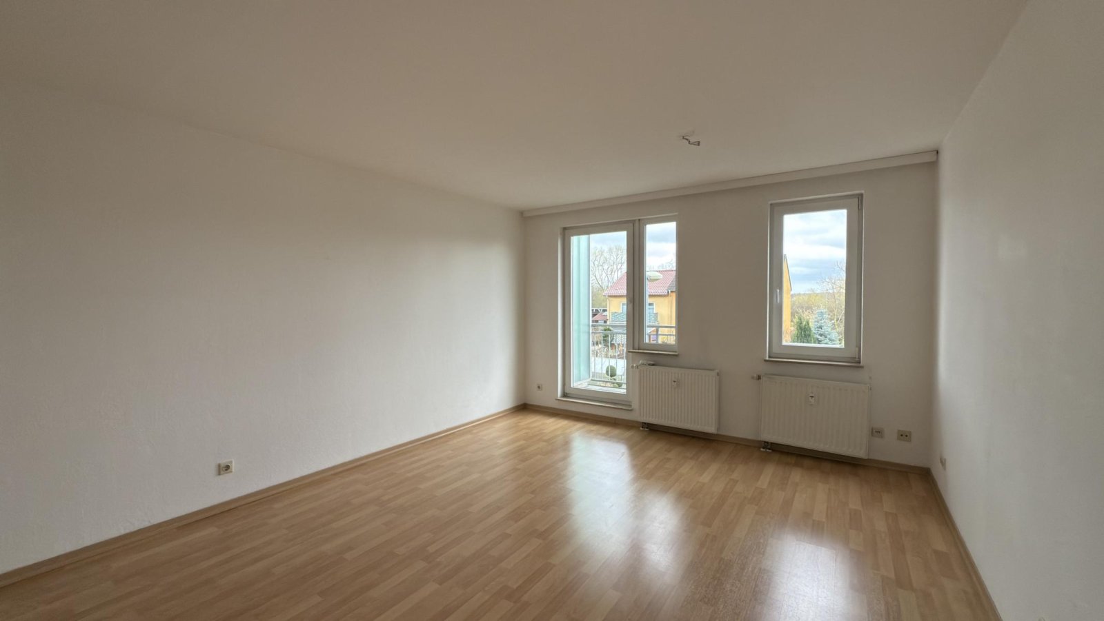VERKAUFT: Chance für Eigennutzer und Kapitalanleger: provisionsfreie und bezugsfreie 2-Raumwohnung ** Balkon ** Stellplatz inklusive