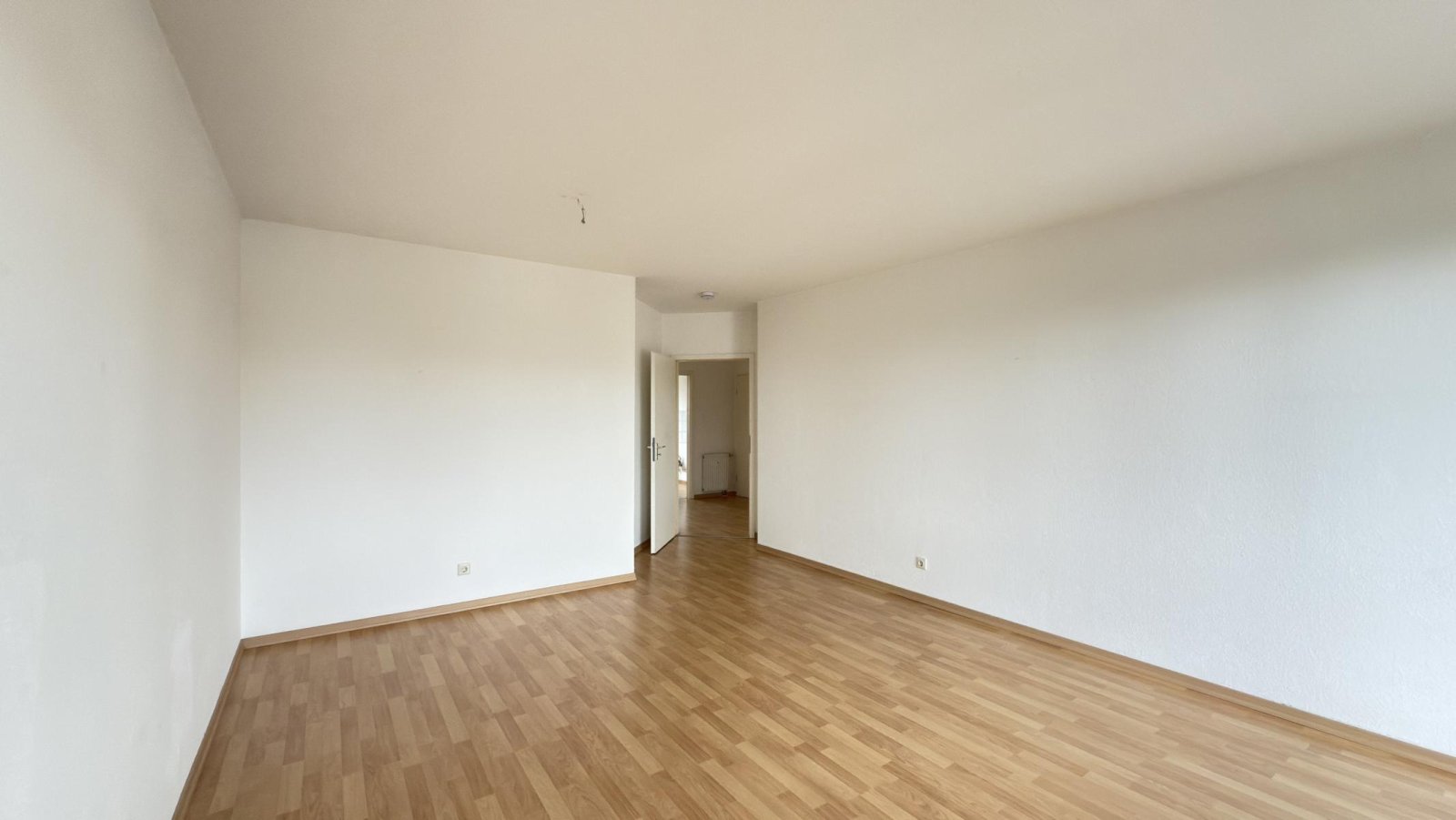 VERKAUFT: Chance für Eigennutzer und Kapitalanleger: provisionsfreie und bezugsfreie 2-Raumwohnung ** Balkon ** Stellplatz inklusive