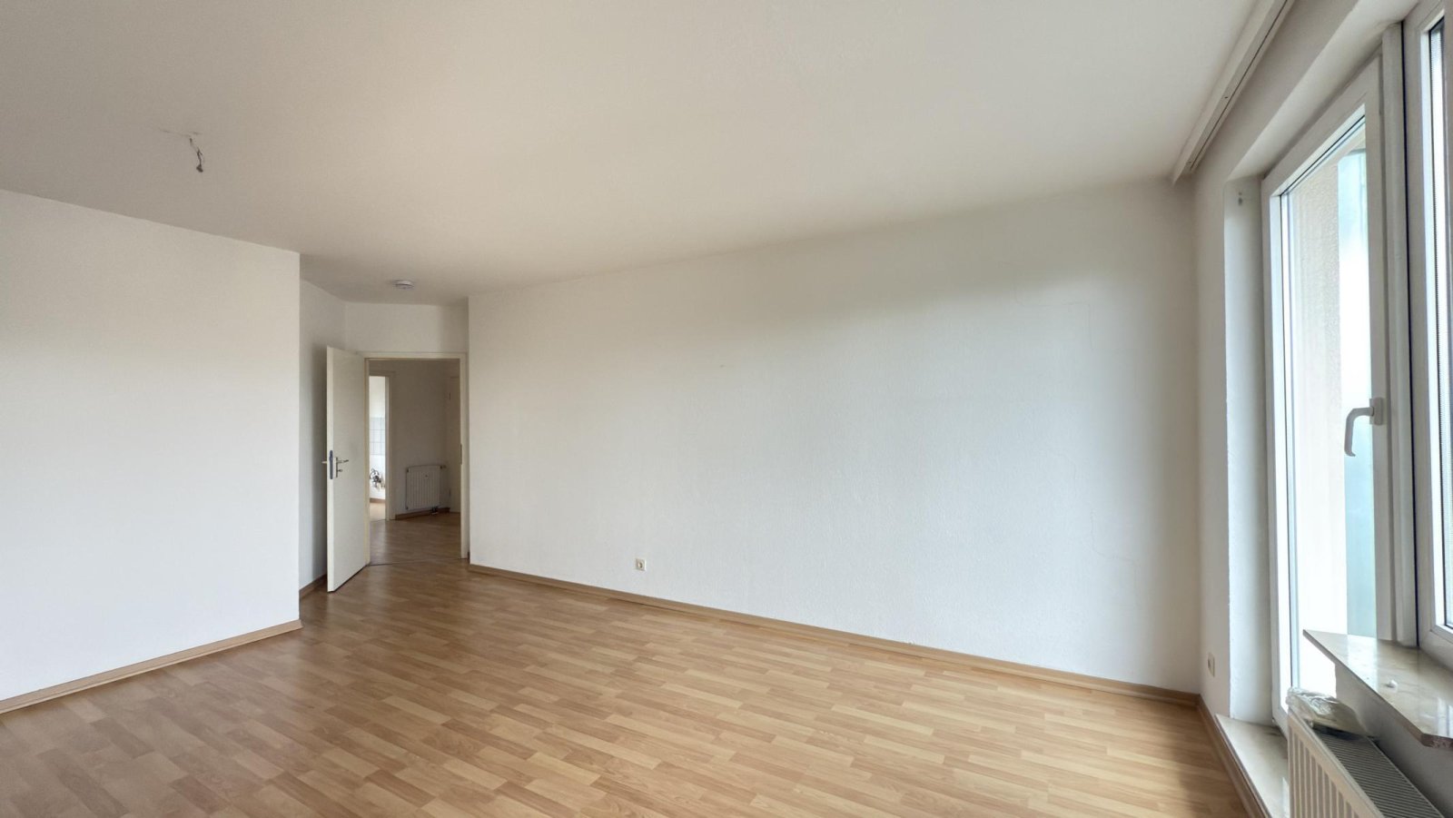 VERKAUFT: Chance für Eigennutzer und Kapitalanleger: provisionsfreie und bezugsfreie 2-Raumwohnung ** Balkon ** Stellplatz inklusive