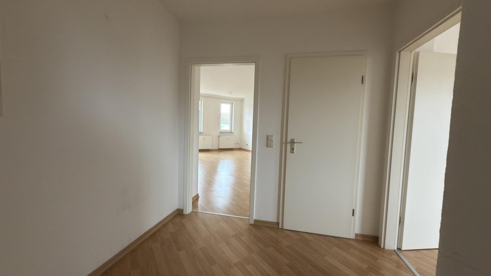 VERKAUFT: Chance für Eigennutzer und Kapitalanleger: provisionsfreie und bezugsfreie 2-Raumwohnung ** Balkon ** Stellplatz inklusive