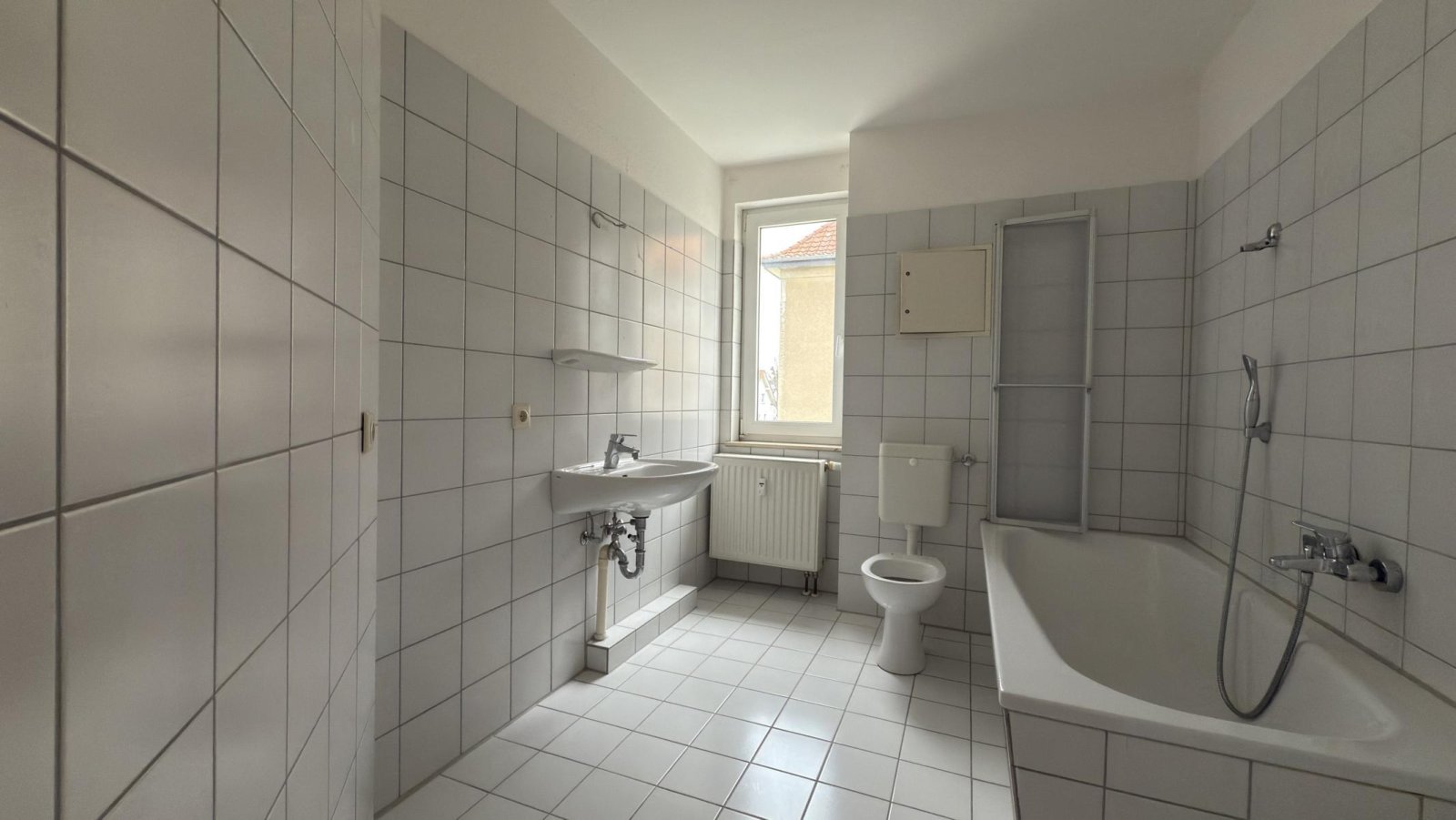 VERKAUFT: Chance für Eigennutzer und Kapitalanleger: provisionsfreie und bezugsfreie 2-Raumwohnung ** Balkon ** Stellplatz inklusive