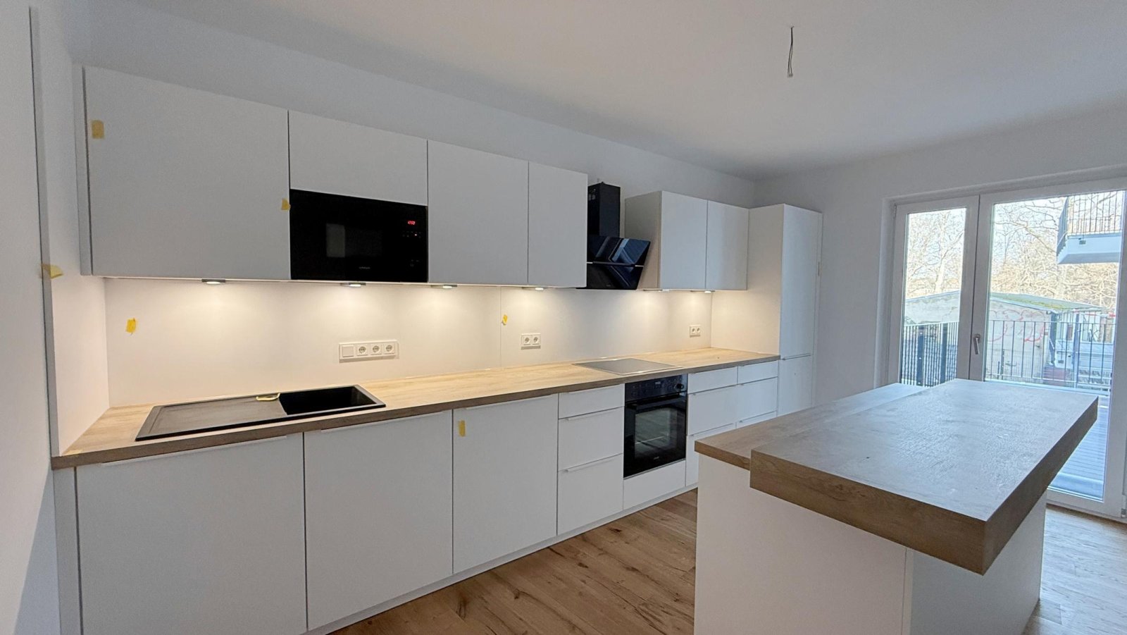 VERMIETET: ** NEUBAU- ERSTBEZUG ** am Park ** 5-RAUM WE ** große Terrasse ** Gartenanteil ** Einbauküche **