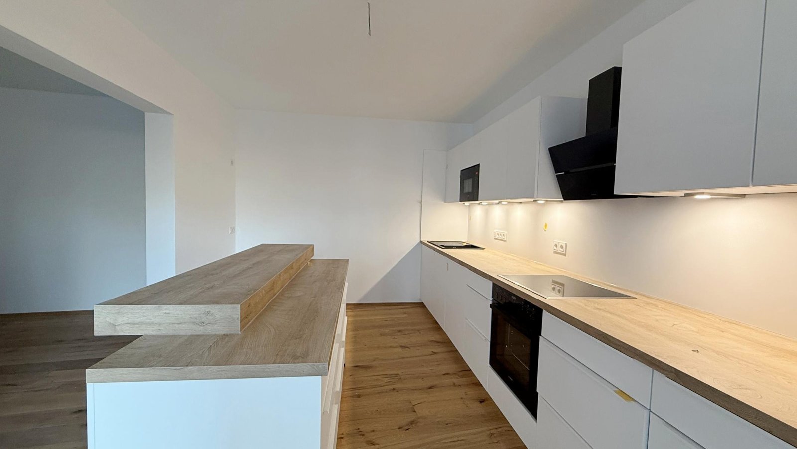 VERMIETET: ** NEUBAU- ERSTBEZUG ** am Park ** 5-RAUM WE ** große Terrasse ** Gartenanteil ** Einbauküche **