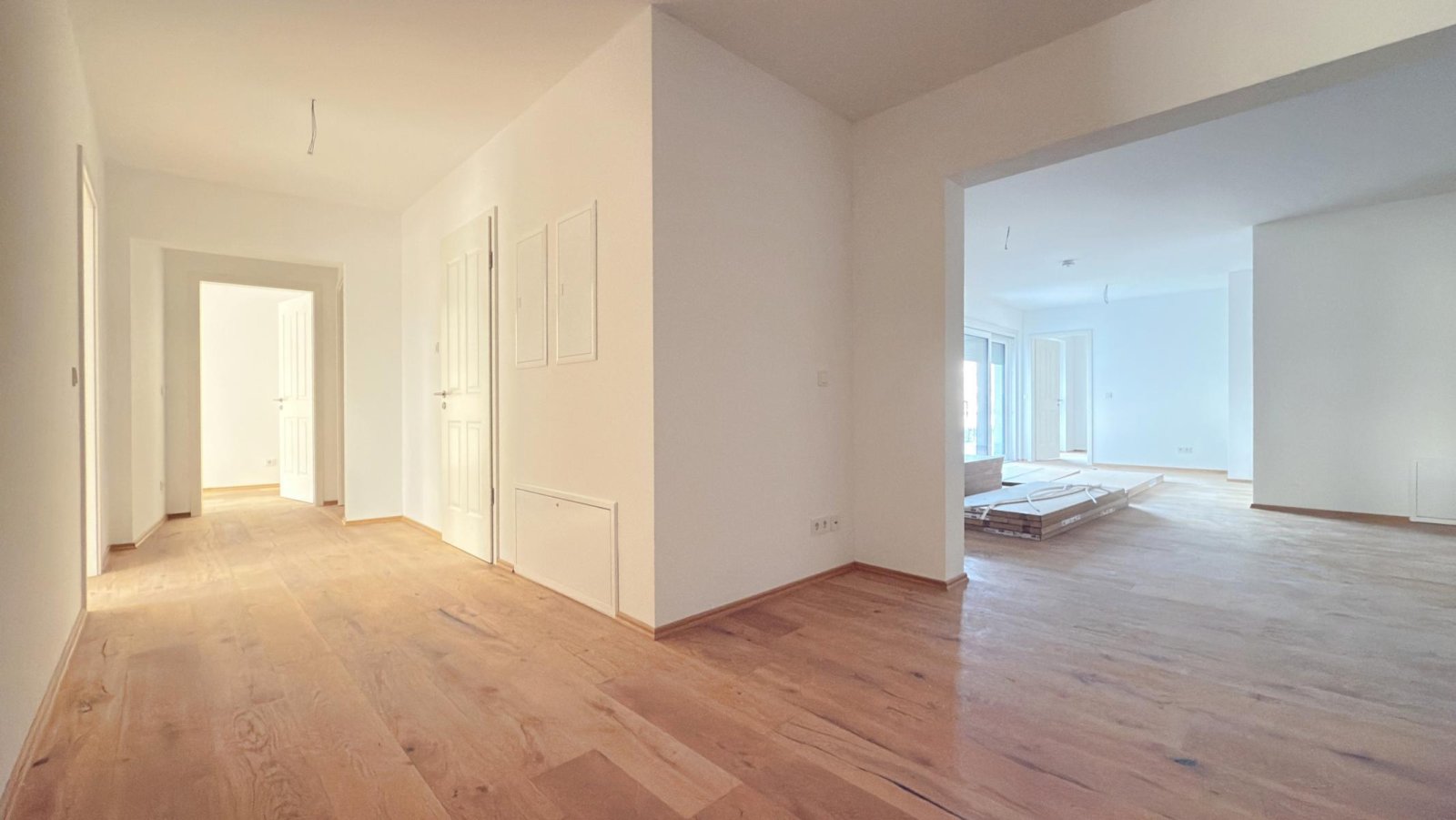 VERMIETET: ** NEUBAU- ERSTBEZUG ** am Park ** 5-RAUM WE ** große Terrasse ** Gartenanteil ** Einbauküche **