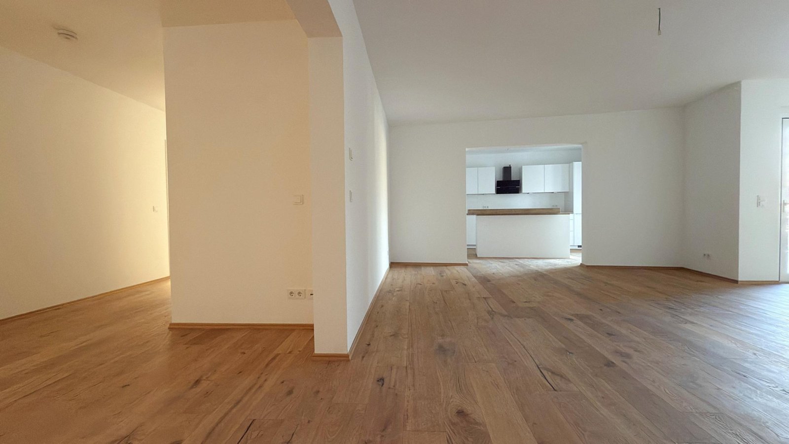 VERMIETET: ** NEUBAU- ERSTBEZUG ** am Park ** 5-RAUM WE ** große Terrasse ** Gartenanteil ** Einbauküche **