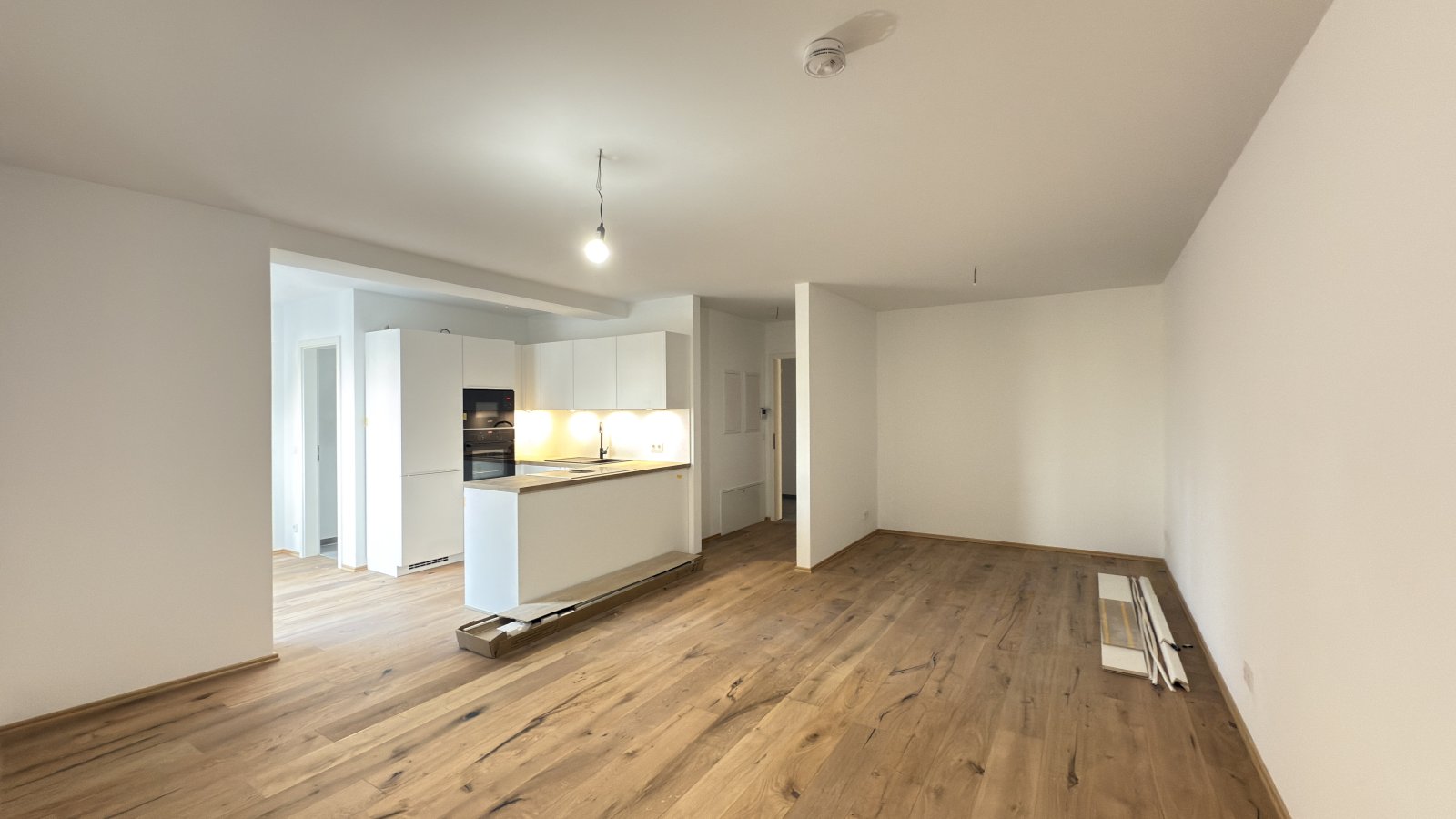VERMIETET: ** Wohnen am Park ** Neubau-Erstbezug ** 4-Raum WE ** großer Balkon ** Einbauküche ** Lift