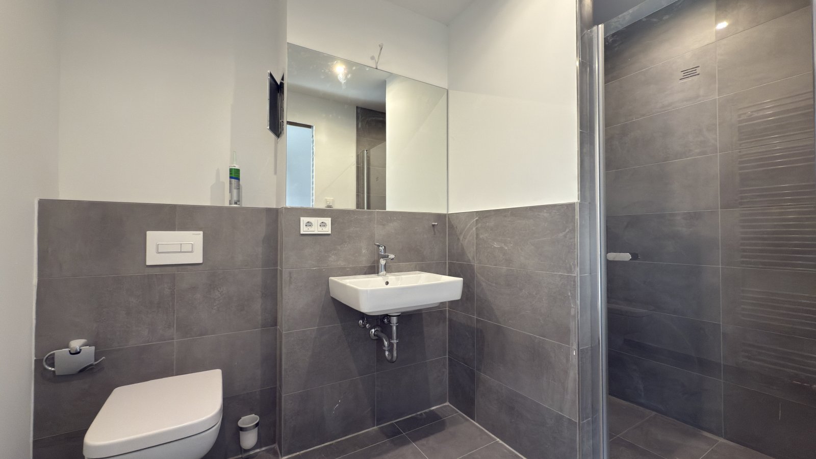 VERMIETET: ** Wohnen am Park ** Neubau-Erstbezug ** 4-Raum WE ** großer Balkon ** Einbauküche ** Lift