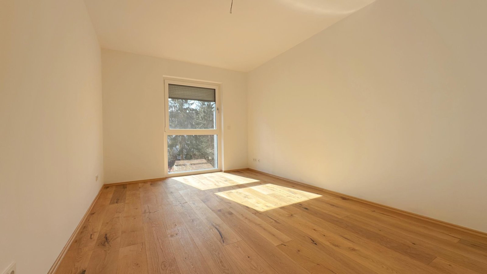 VERMIETET: ** Wohnen am Park ** Neubau-Erstbezug ** 4-Raum WE ** großer Balkon ** Einbauküche ** Lift
