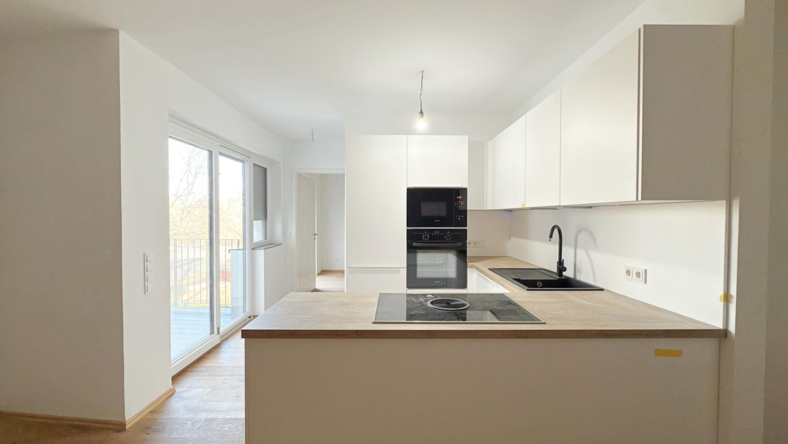 VERMIETET: ** Wohnen am Park ** Neubau-Erstbezug ** 4-Raum WE ** großer Balkon ** Einbauküche ** Lift