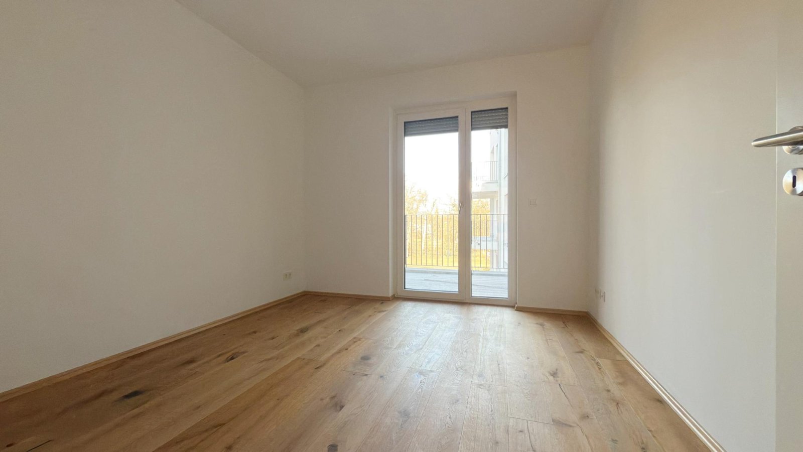 VERMIETET: ** Wohnen am Park ** Neubau-Erstbezug ** 4-Raum WE ** großer Balkon ** Einbauküche ** Lift