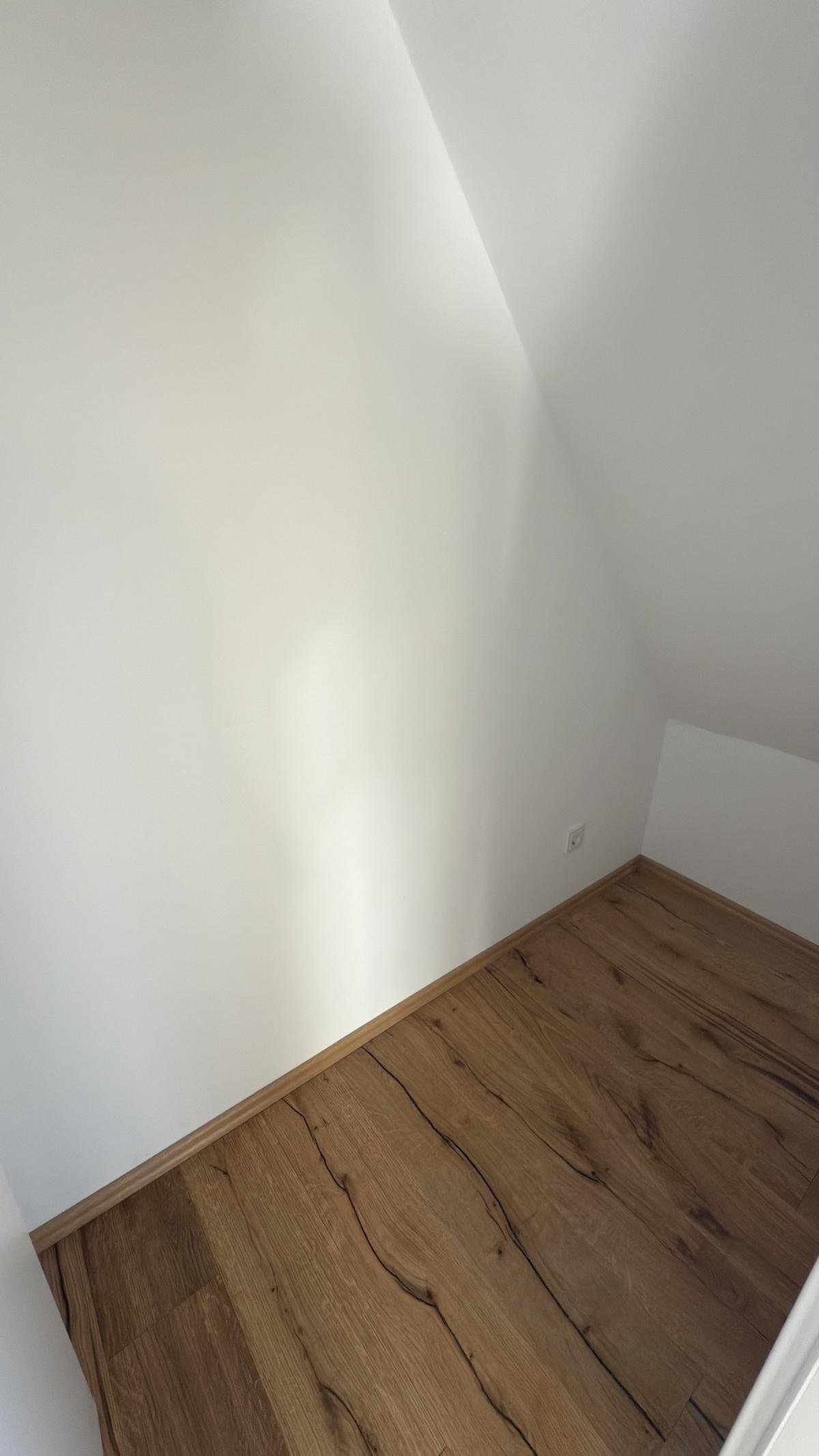 ** Wohntraum mit Fernblick ** Dachgeschoss-Maisonette mit Dachterrasse ** Einbauküche ** 2 Bäder ** Lift ** Parkett