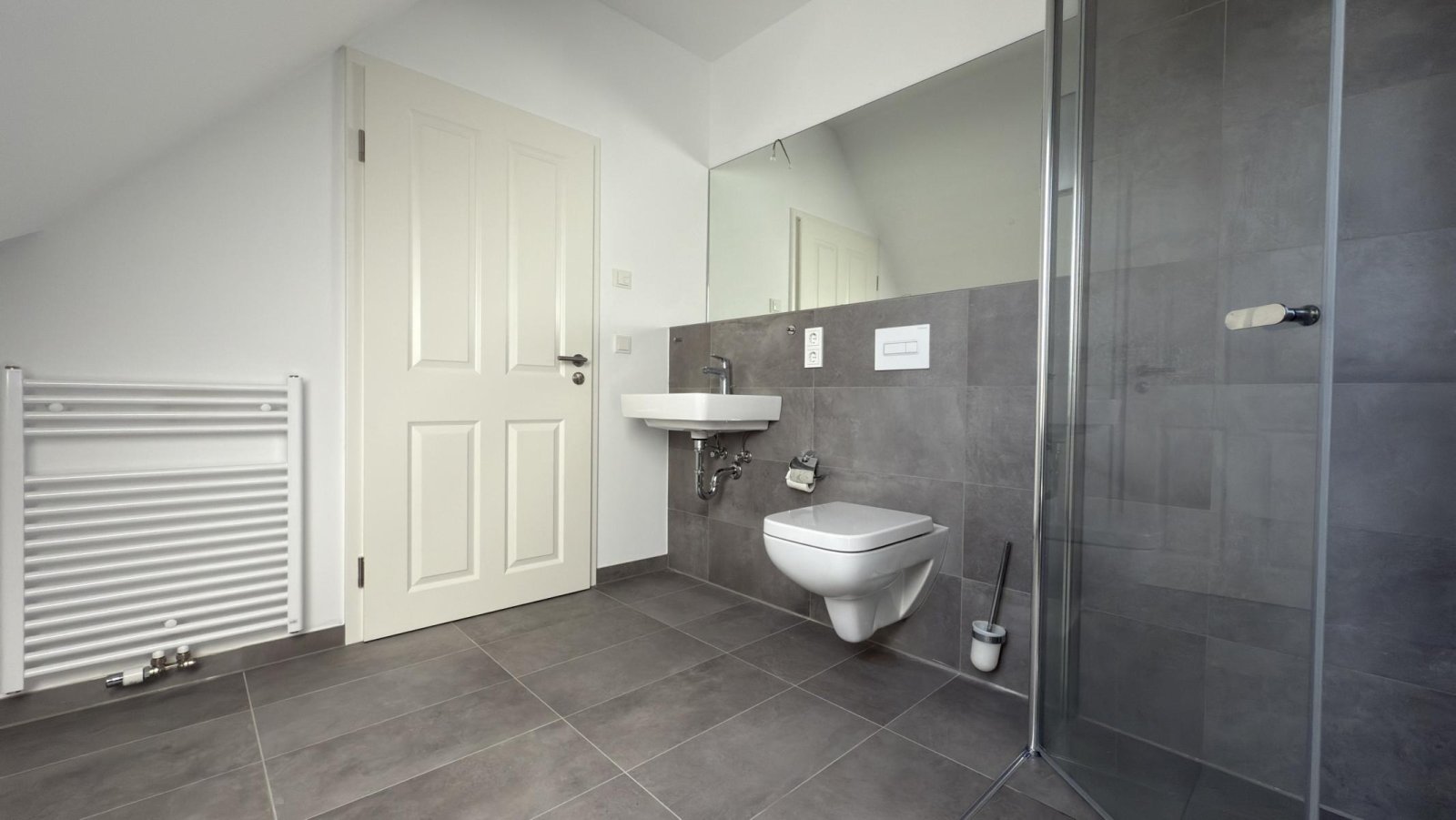 ** Wohntraum mit Fernblick ** Dachgeschoss-Maisonette mit Dachterrasse ** Einbauküche ** 2 Bäder ** Lift ** Parkett