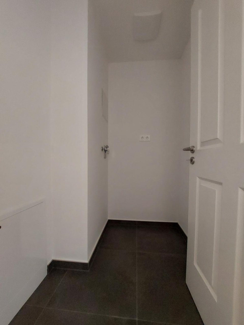 VERMIETET: Edle Maisonette-Wohnung mit großem Balkon, Einbauküche, 2 Bädern, Lift, 2 TG-Stellplätzen