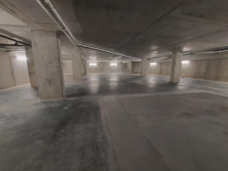 VERMIETET: Edle Maisonette-Wohnung mit großem Balkon, Einbauküche, 2 Bädern, Lift, 2 TG-Stellplätzen