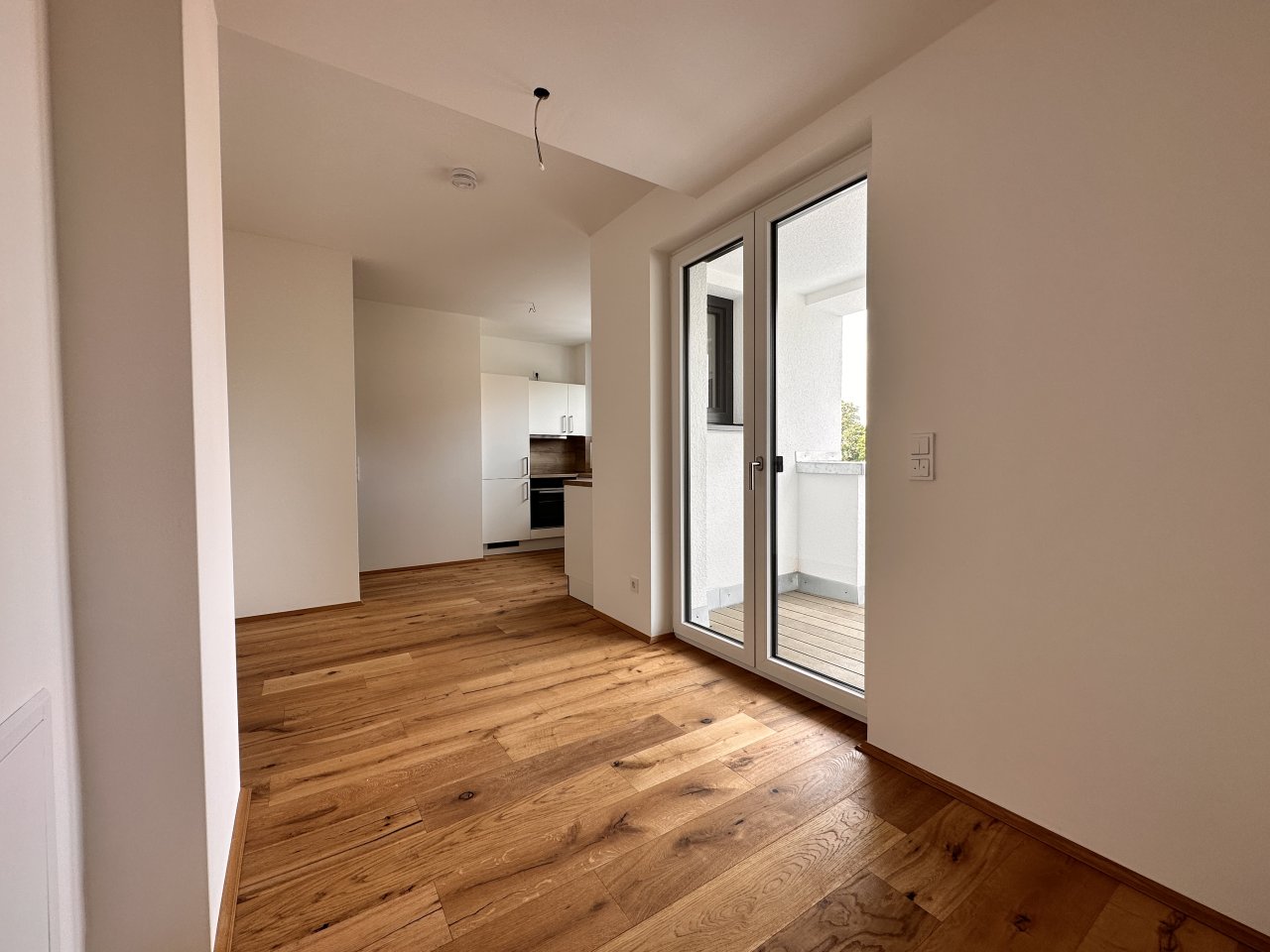VERMIETET: Edle Maisonette-Wohnung mit großem Balkon, Einbauküche, 2 Bädern, Lift, 2 TG-Stellplätzen