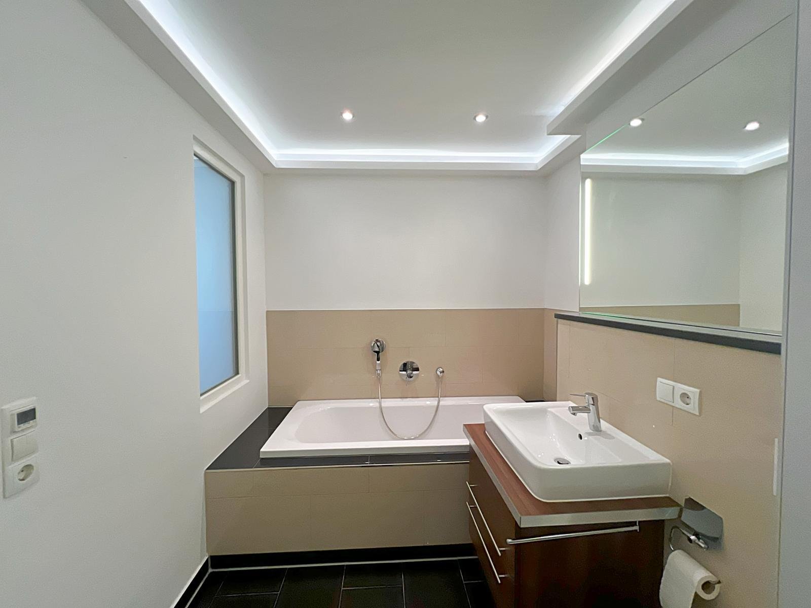 VERKAUFT: Seltene Gelegenheit ** bezugsfreie und provisionsfreie, hochwertige 3-Raumwohnung ** Parkett ** Balkon ** Lift