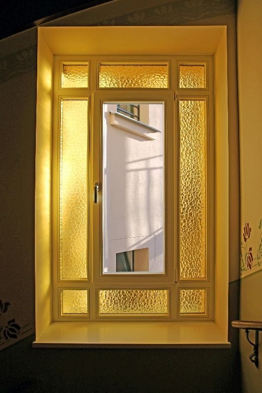 Edle 3-Raumwohnung ** Parkett ** Südwest-Balkon ** Tageslichtbad mit Wanne  Dusche