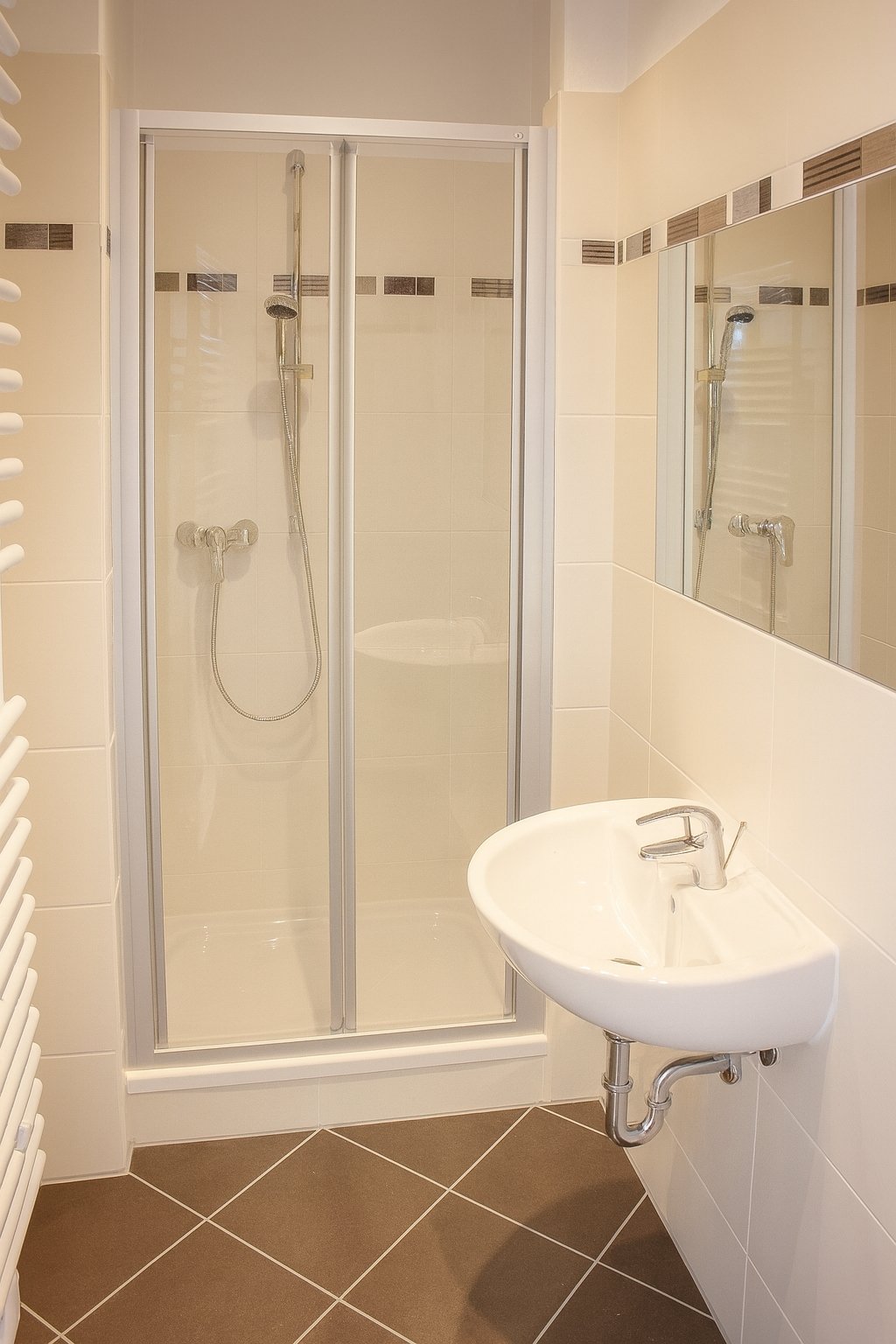 VERKAUFT: Provisionsfrei ** vermietete 3-Raumwohnung ** Balkon ** Parkett