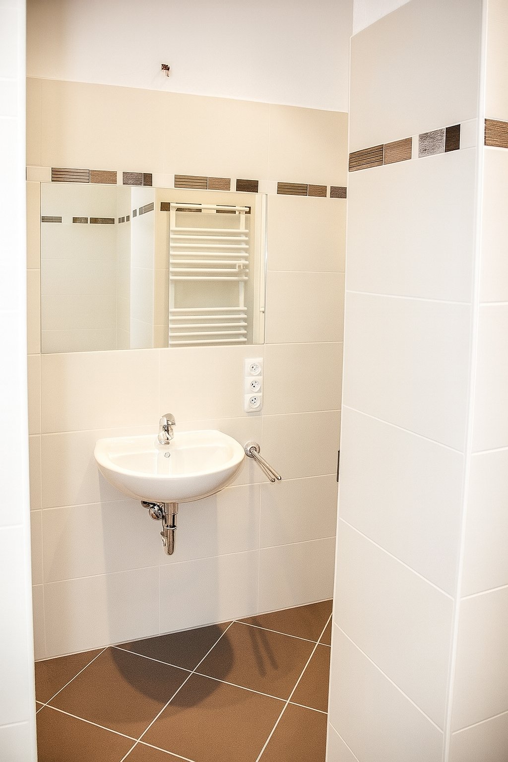 VERKAUFT: Provisionsfrei ** vermietete 3-Raumwohnung ** Balkon ** Parkett