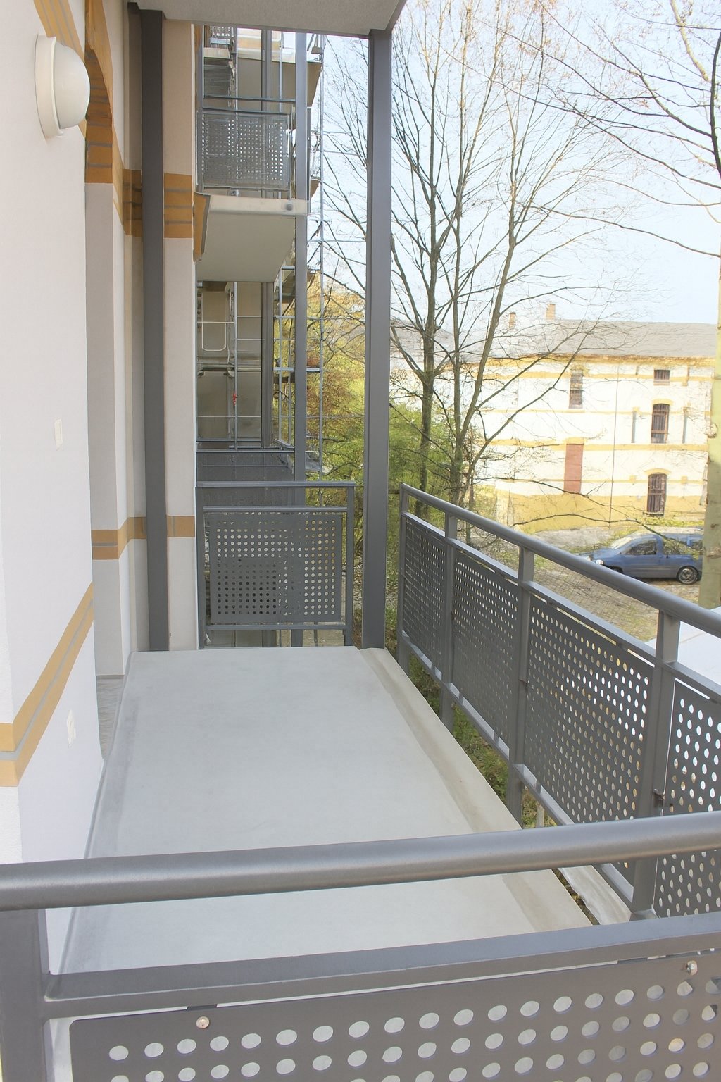 VERKAUFT: Provisionsfrei ** vermietete 3-Raumwohnung ** Balkon ** Parkett