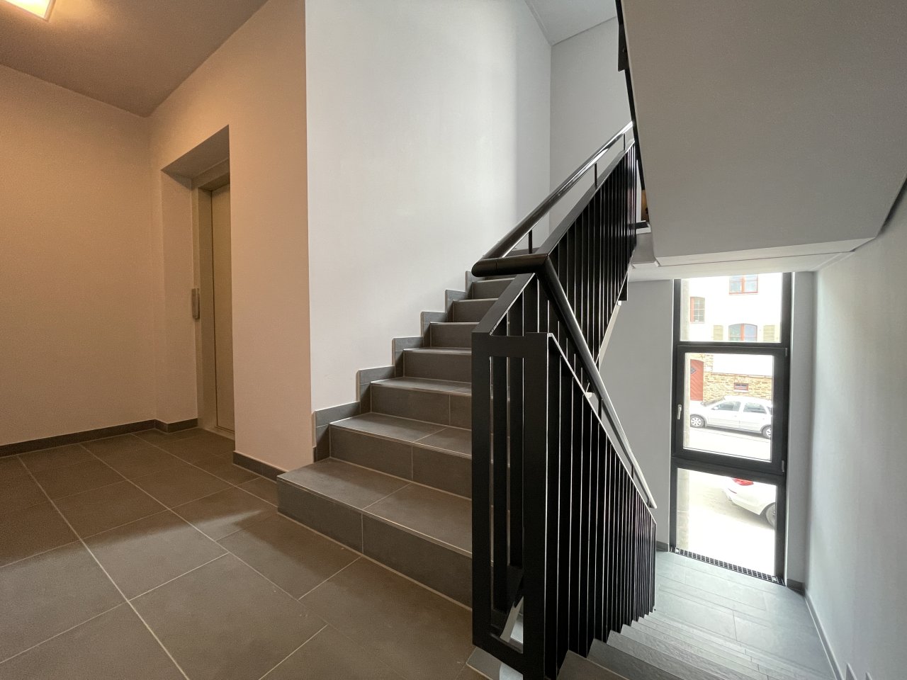 ** Wohnen an der Weißen Elster/ 3-Raumwohnung mit Loggia, EBK & Tiefgarage **