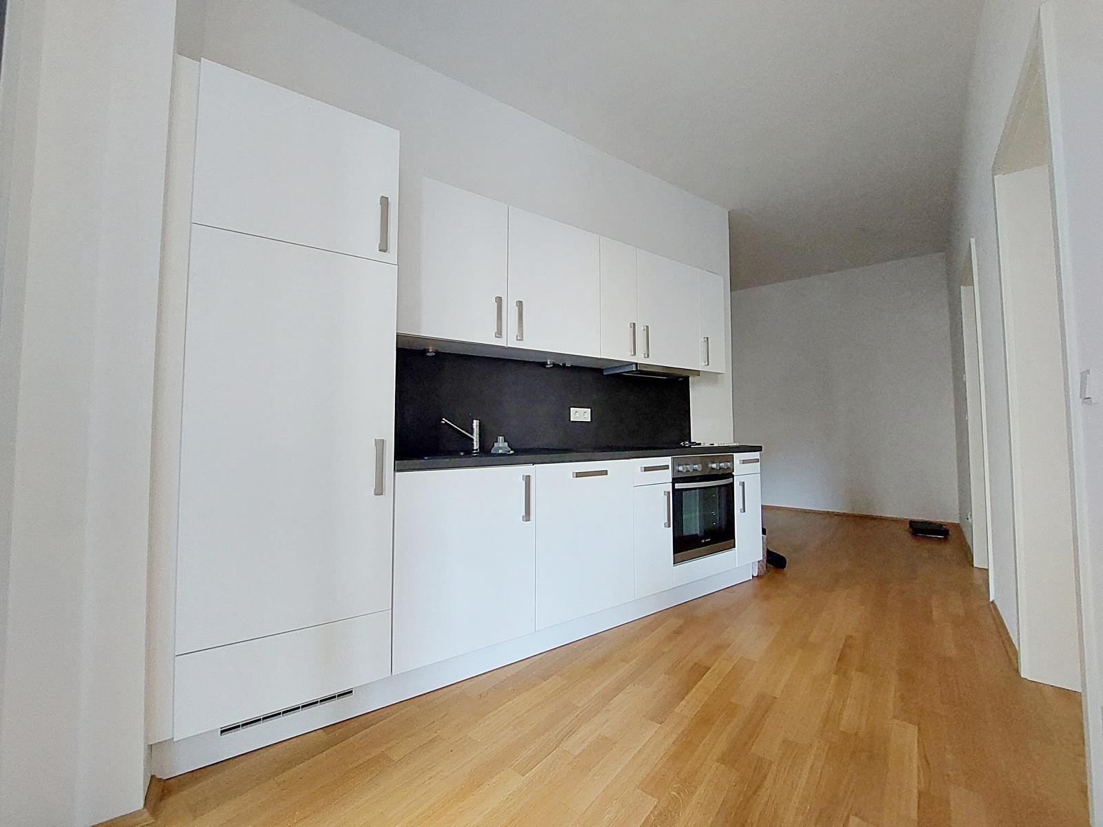 ** Wohnen an der Weißen Elster/ 3-Raumwohnung mit Loggia, EBK & Tiefgarage **