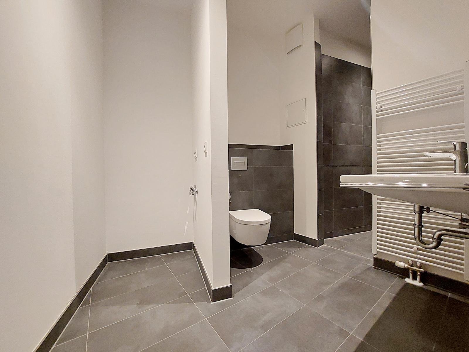 ** Wohnen an der Weißen Elster/ 3-Raumwohnung mit Loggia, EBK & Tiefgarage **