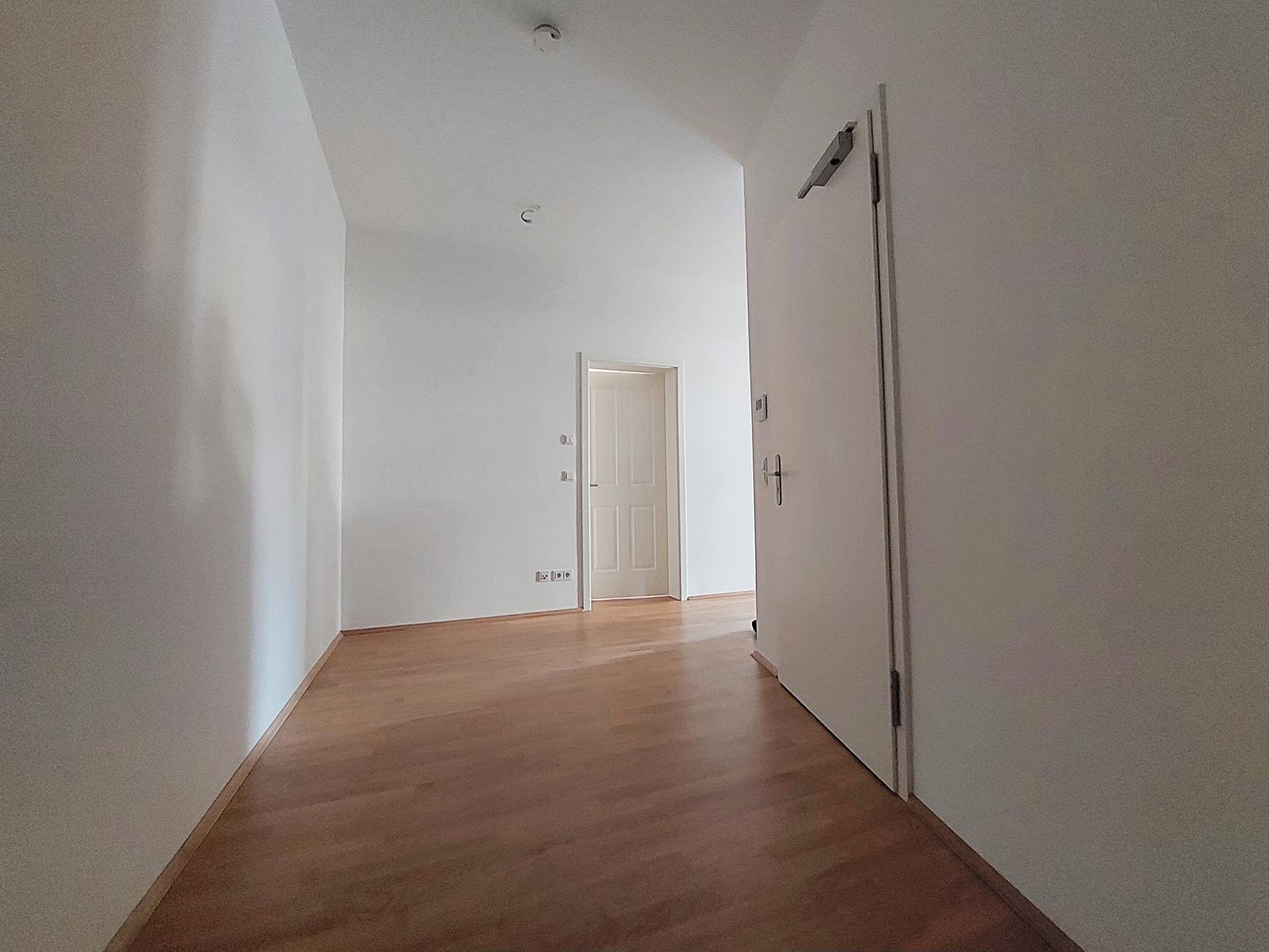 ** Wohnen an der Weißen Elster/ 3-Raumwohnung mit Loggia, EBK & Tiefgarage **