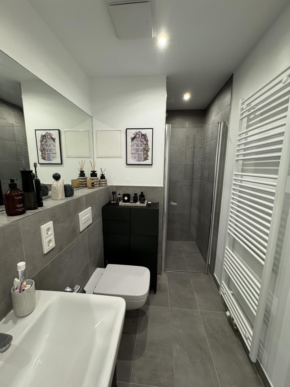 *Nachmieter für superschöne 2-Raumwohnung mit Balkon und Einbauküche am Park gesucht *