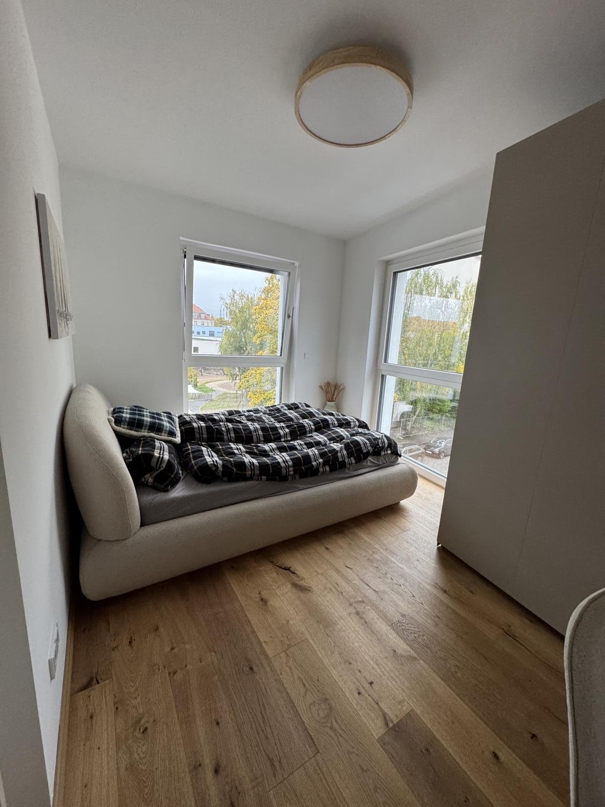 *Nachmieter für superschöne 2-Raumwohnung mit Balkon und Einbauküche am Park gesucht *