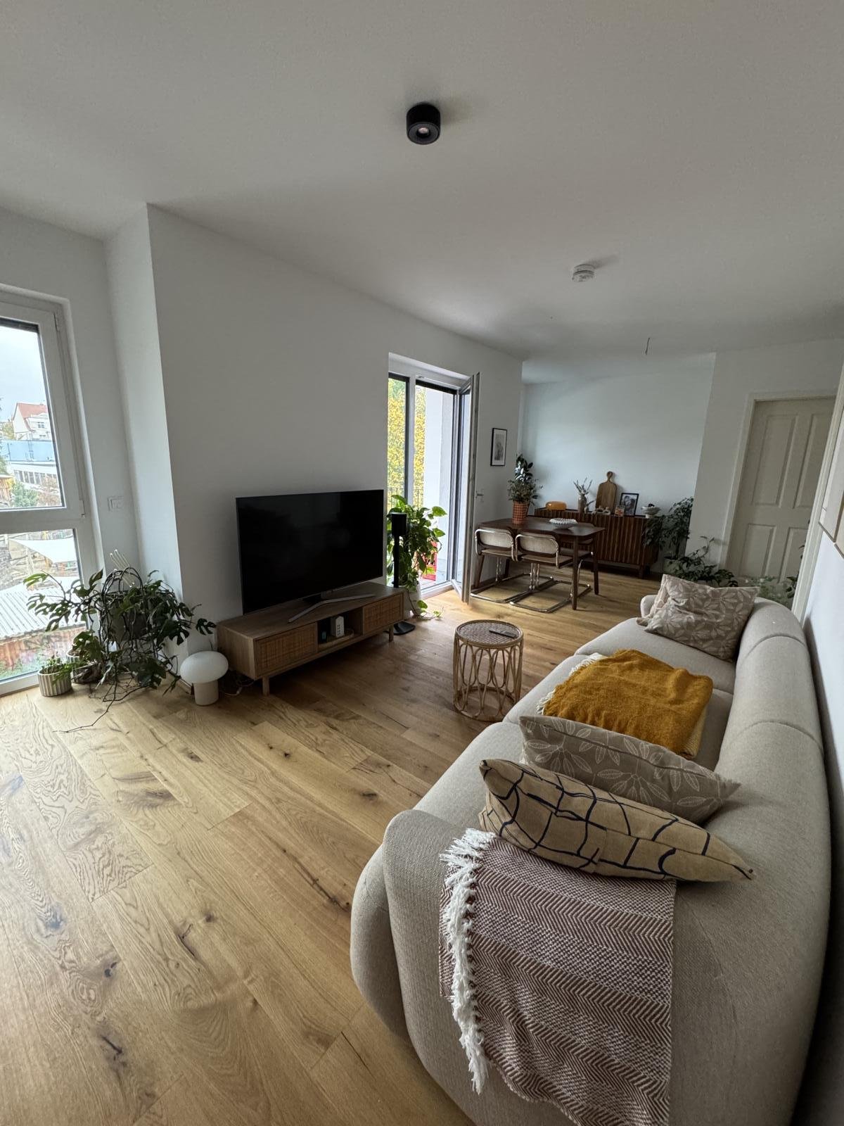 *Nachmieter für superschöne 2-Raumwohnung mit Balkon und Einbauküche am Park gesucht *