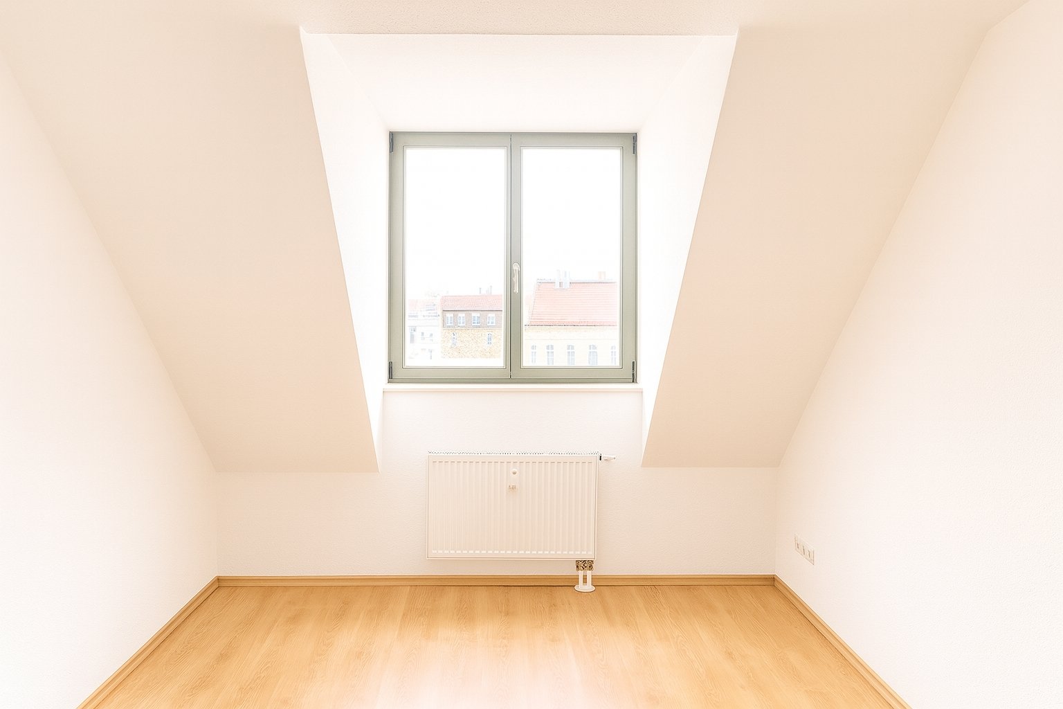 Provisionsfreie und vermietete Dachgeschosswohnung am Park ** 2 Zimmer  ** Südterrasse